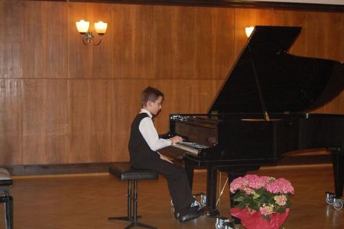 Svetoslav am Klavier